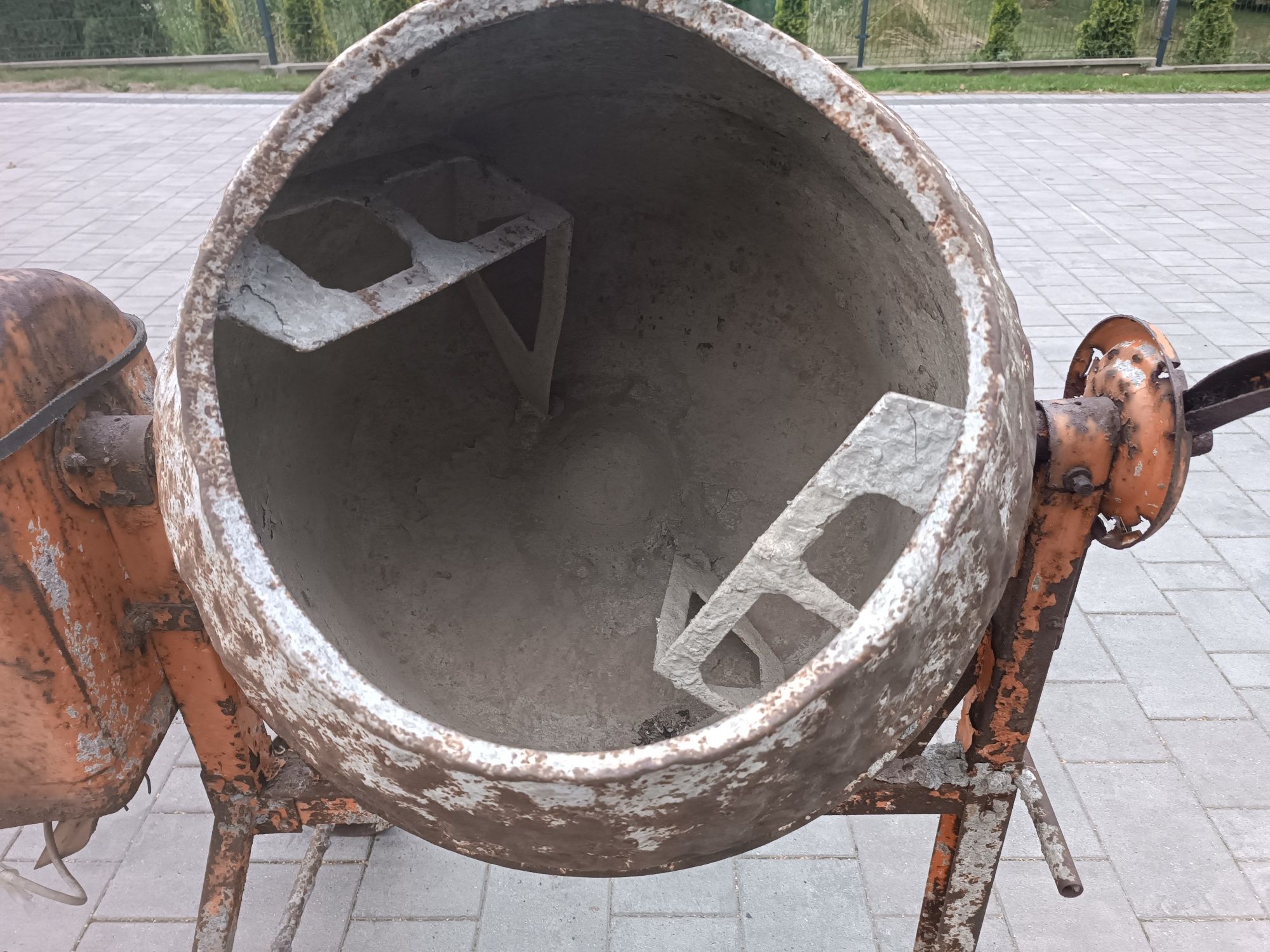 Betoniarka 100 litrów - 230 v