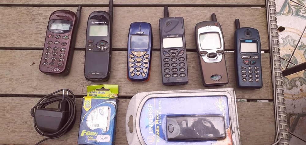 Zestaw telefonów komórkowych