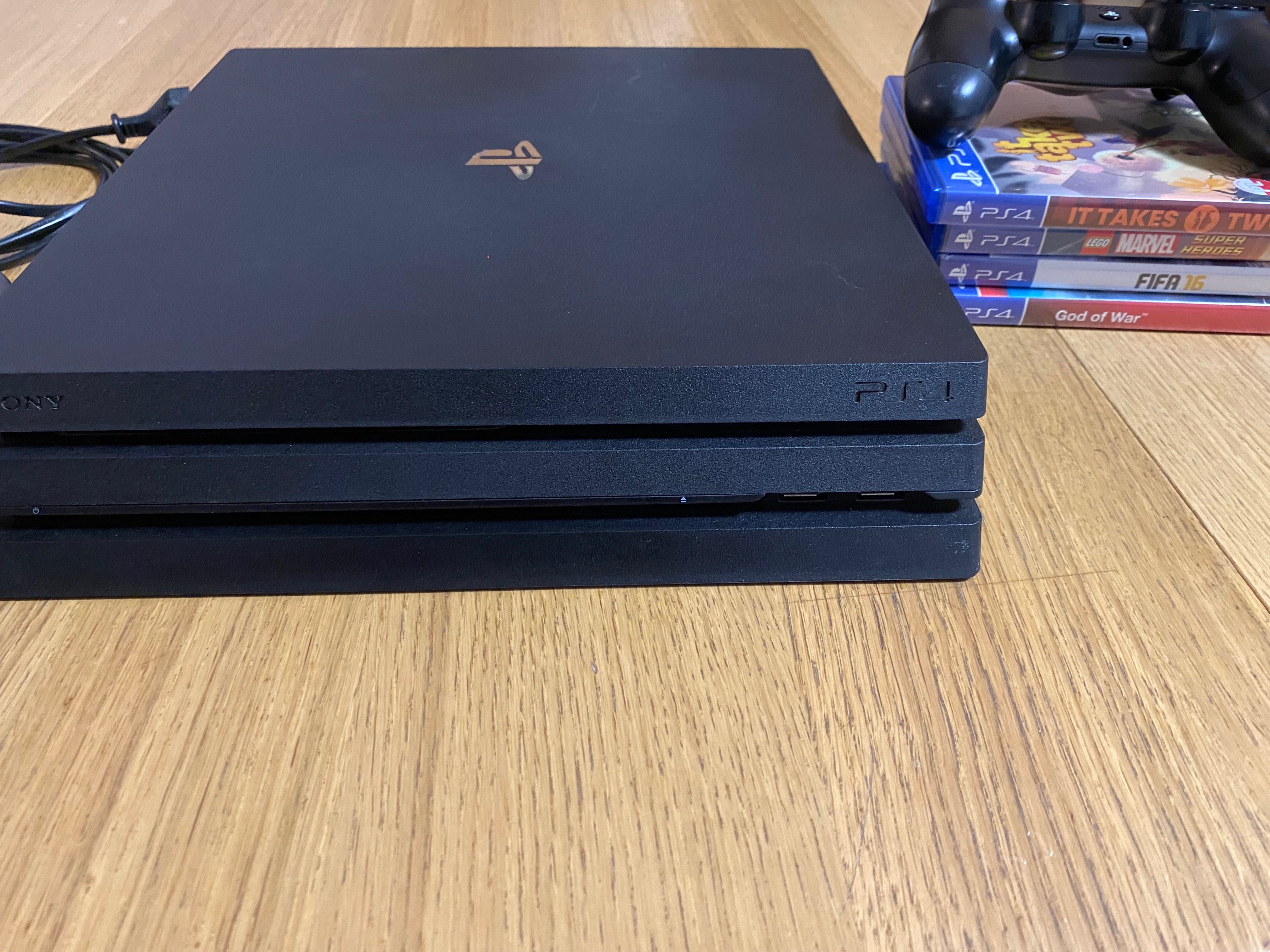 PS4 Pro 1TB z dyskiem SSD + 4 gry + pad + komplet okablowania