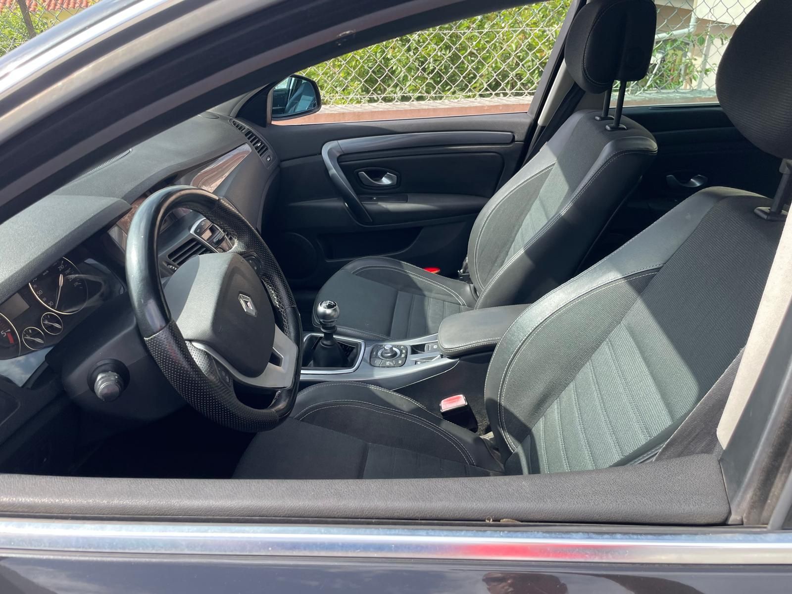 Renault laguna 1.5 DCI caixa de 6 velocidades  ano 2009 muito econômic