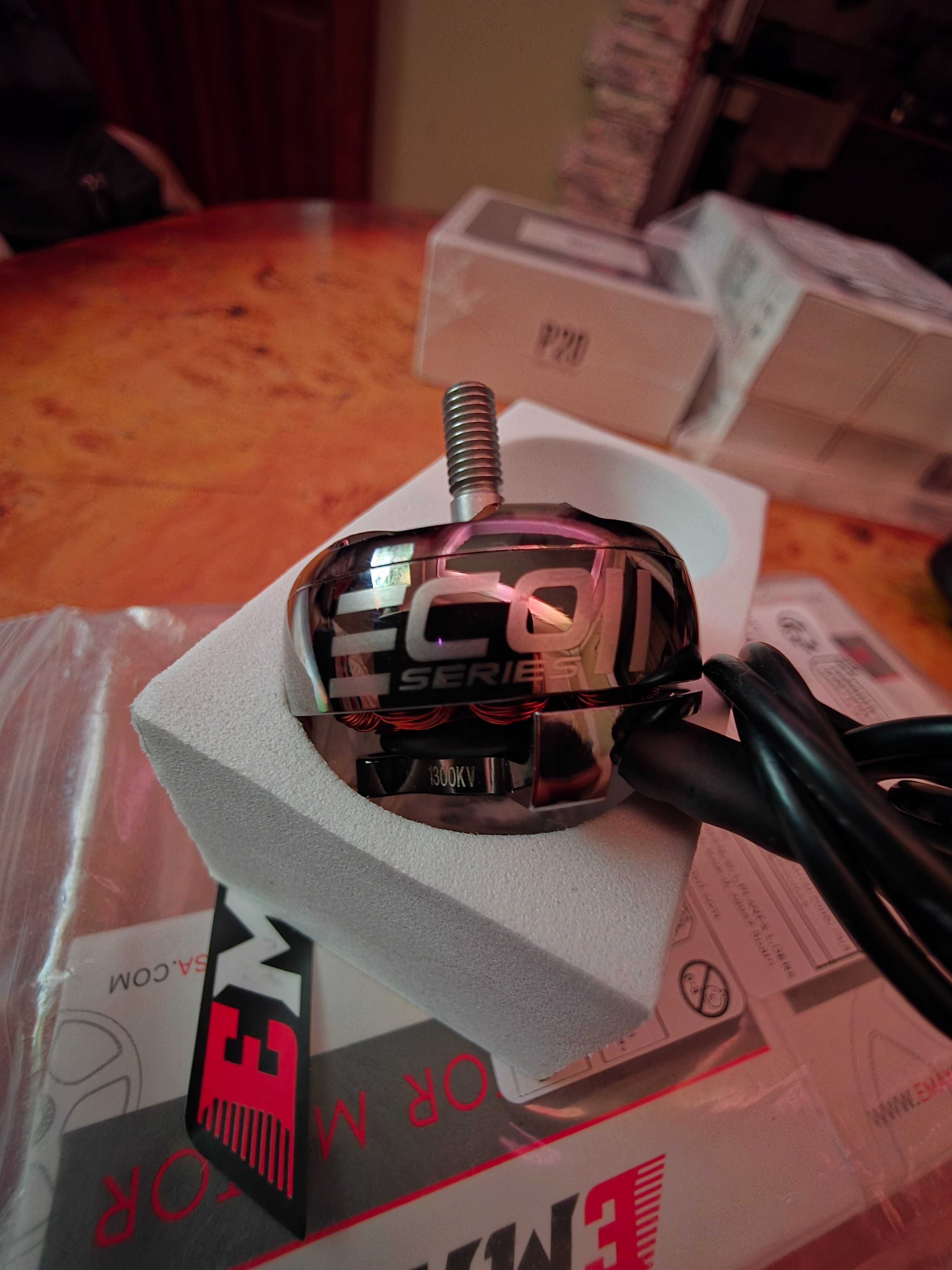 EMAX 2807 1300KV двигуни мотор fpv ємакс емакс e-max фпв EM2807AX4