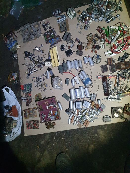 Ретро магнітофони міні бобінні.