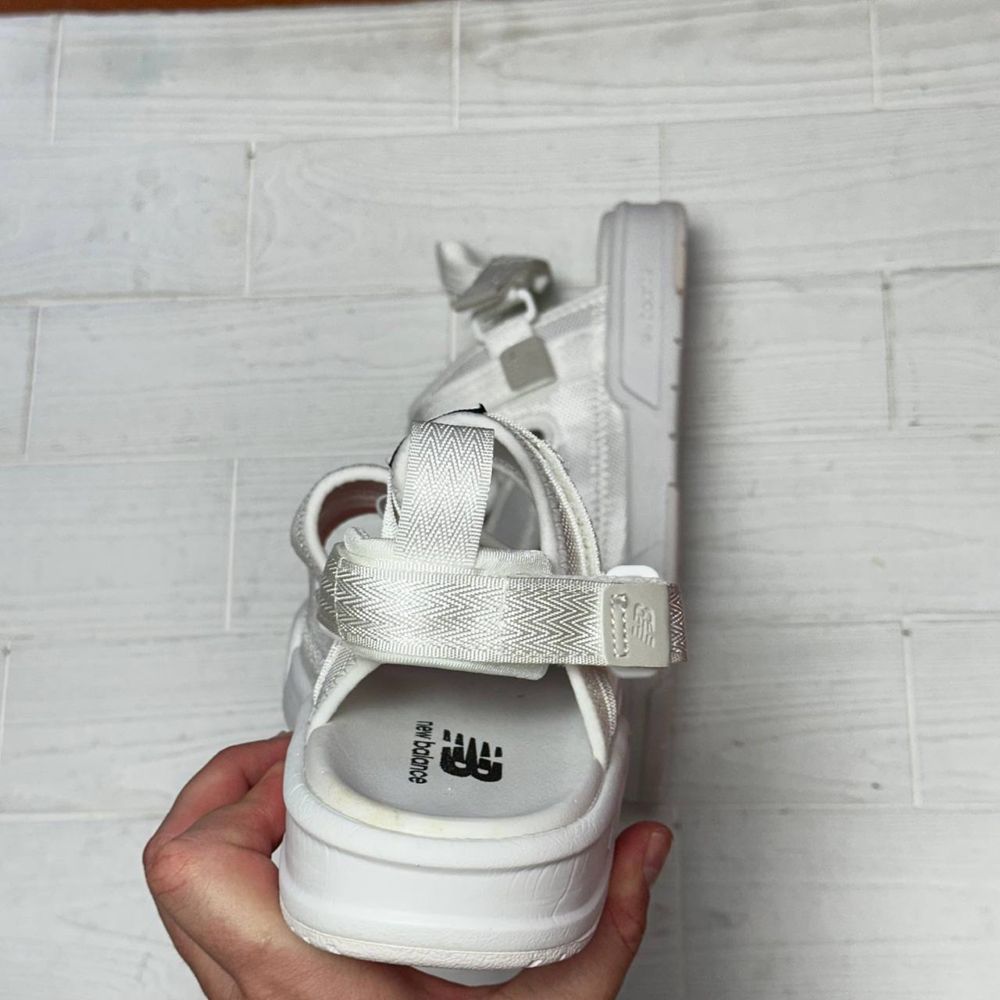 Жіночі сандалі new balance