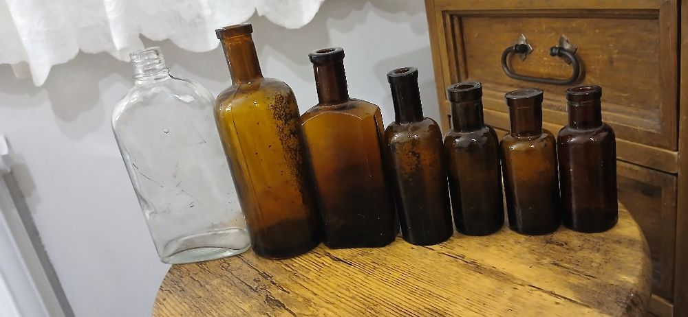Stare butelki  apteczne,  farmaceutyczne , flaszki, Isopharm Warszawa