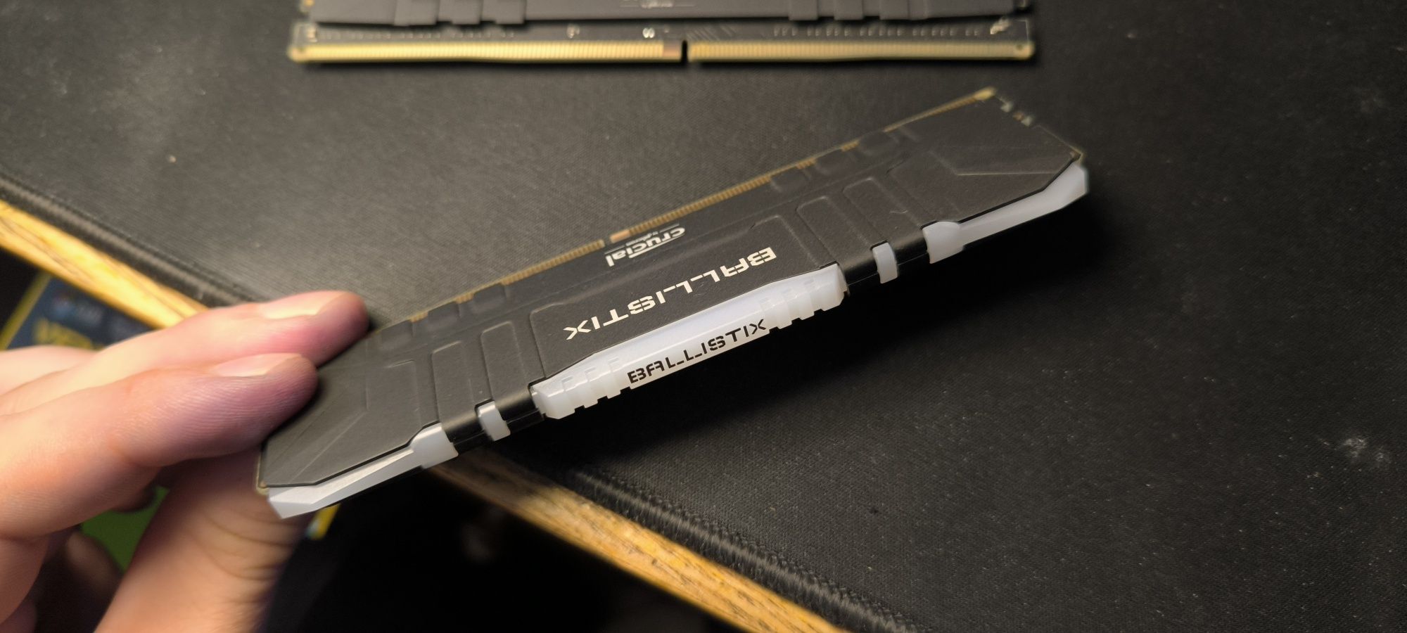 Panięć Ram DDR4 3600 2x8gb (16gb)