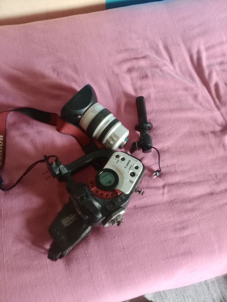 Canon Mini DV digital video camcorder PAL