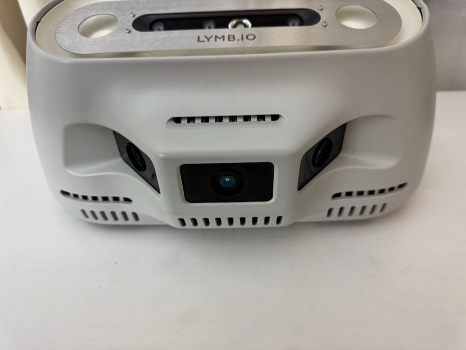 O dispositivo é uma consola de jogo e sistema de sensores da LYMB.iO