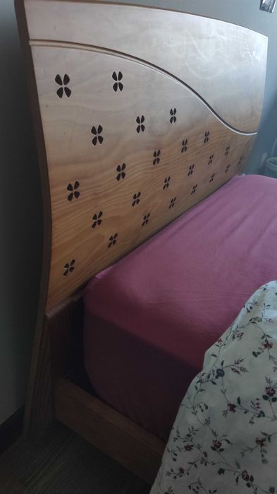 Cama de solteiro/criança em madeira maciça