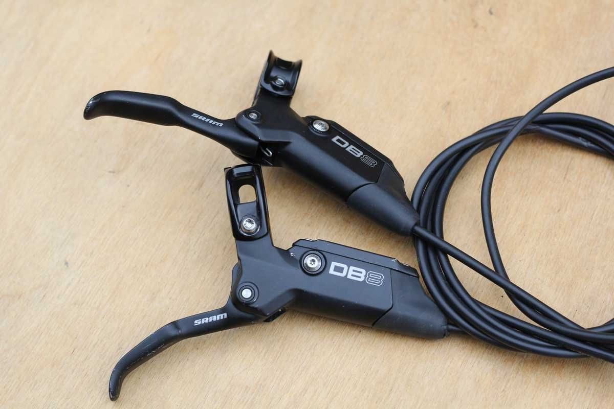 Гальма Гальма: SRAM DB8, Shimano DEORE XT