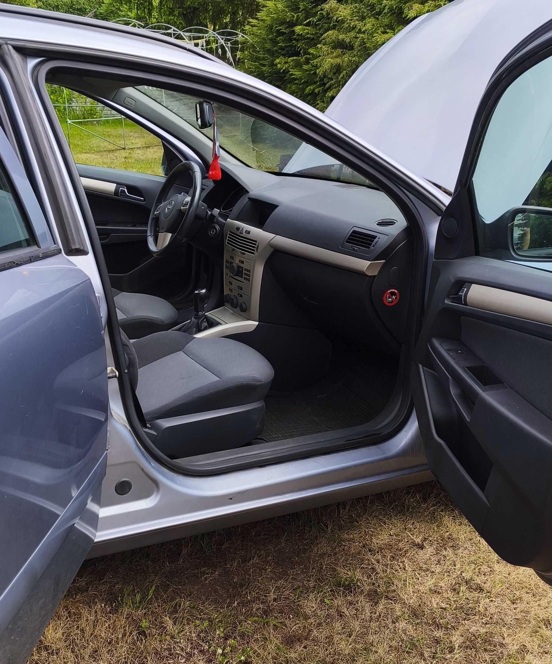 Opel Astra H 1,4 benzyna
