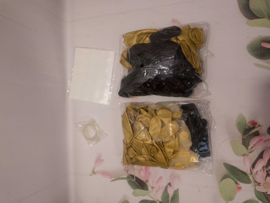 Zestaw balonów złote, czarne, z konfetti 100szt