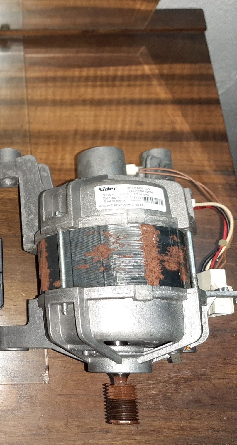 2 motores de máquina de lavar a funcionar