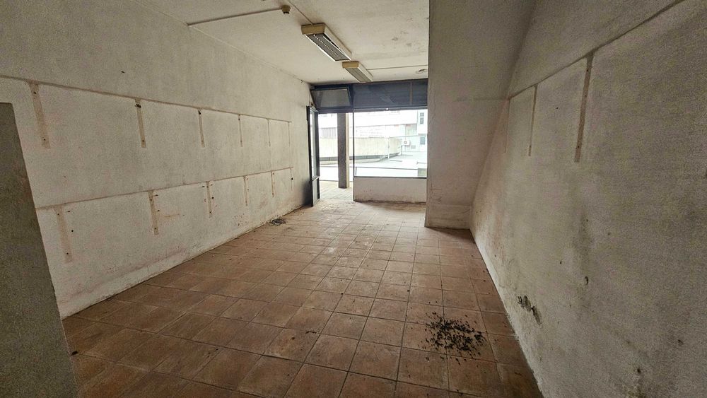 Arrenda-se Loja Bem Situada no Porto