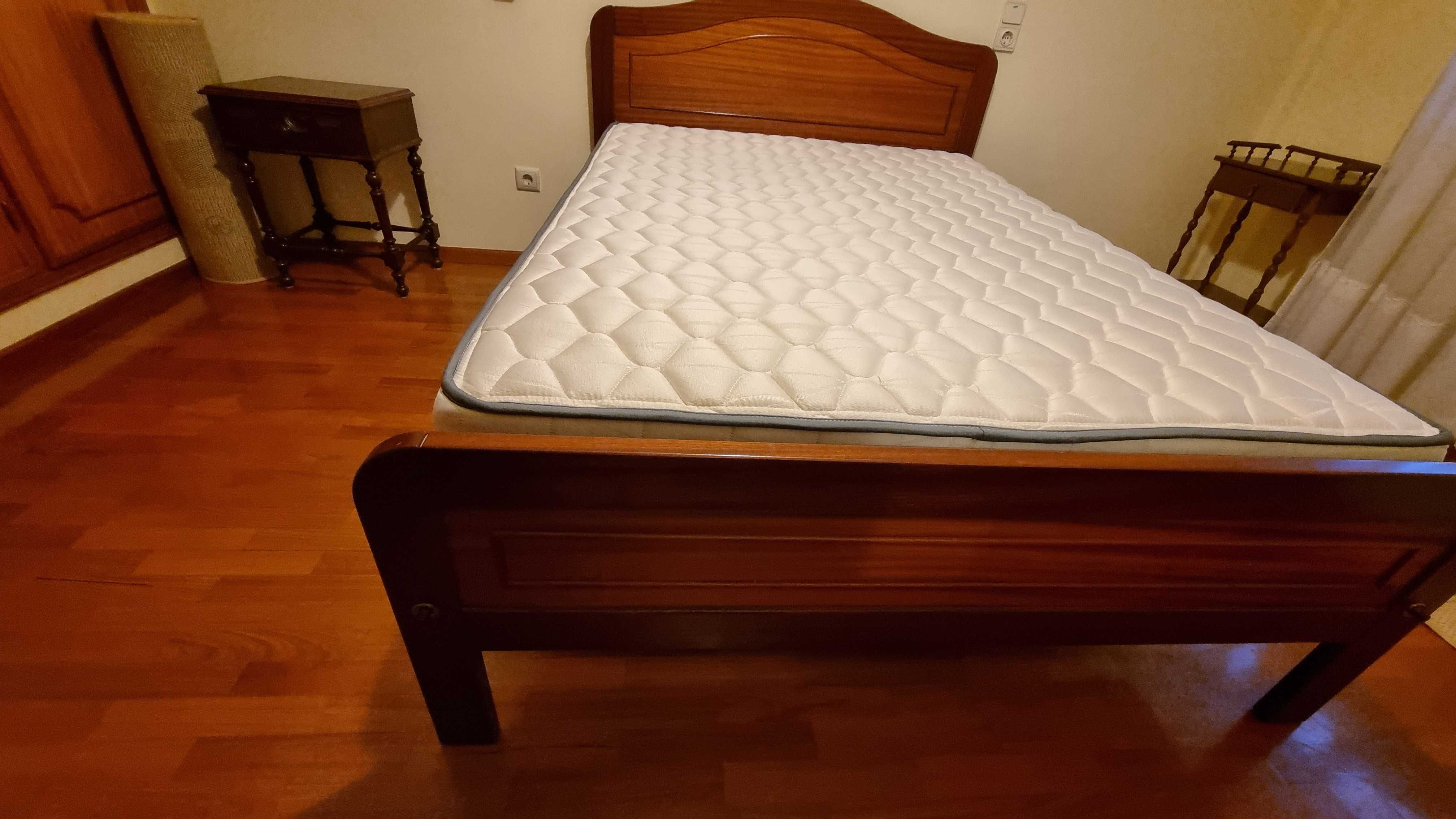 Cama de casal com colchão