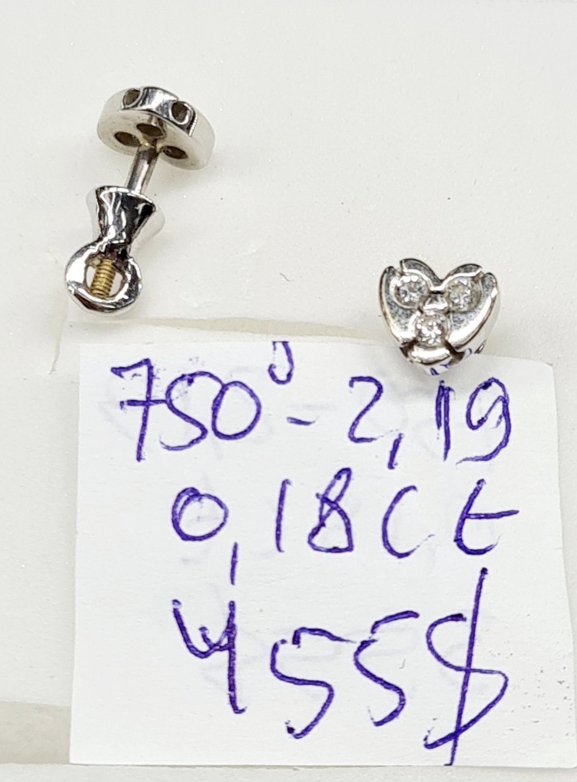 Продам золотые серьги-гвоздики с бриллиантами