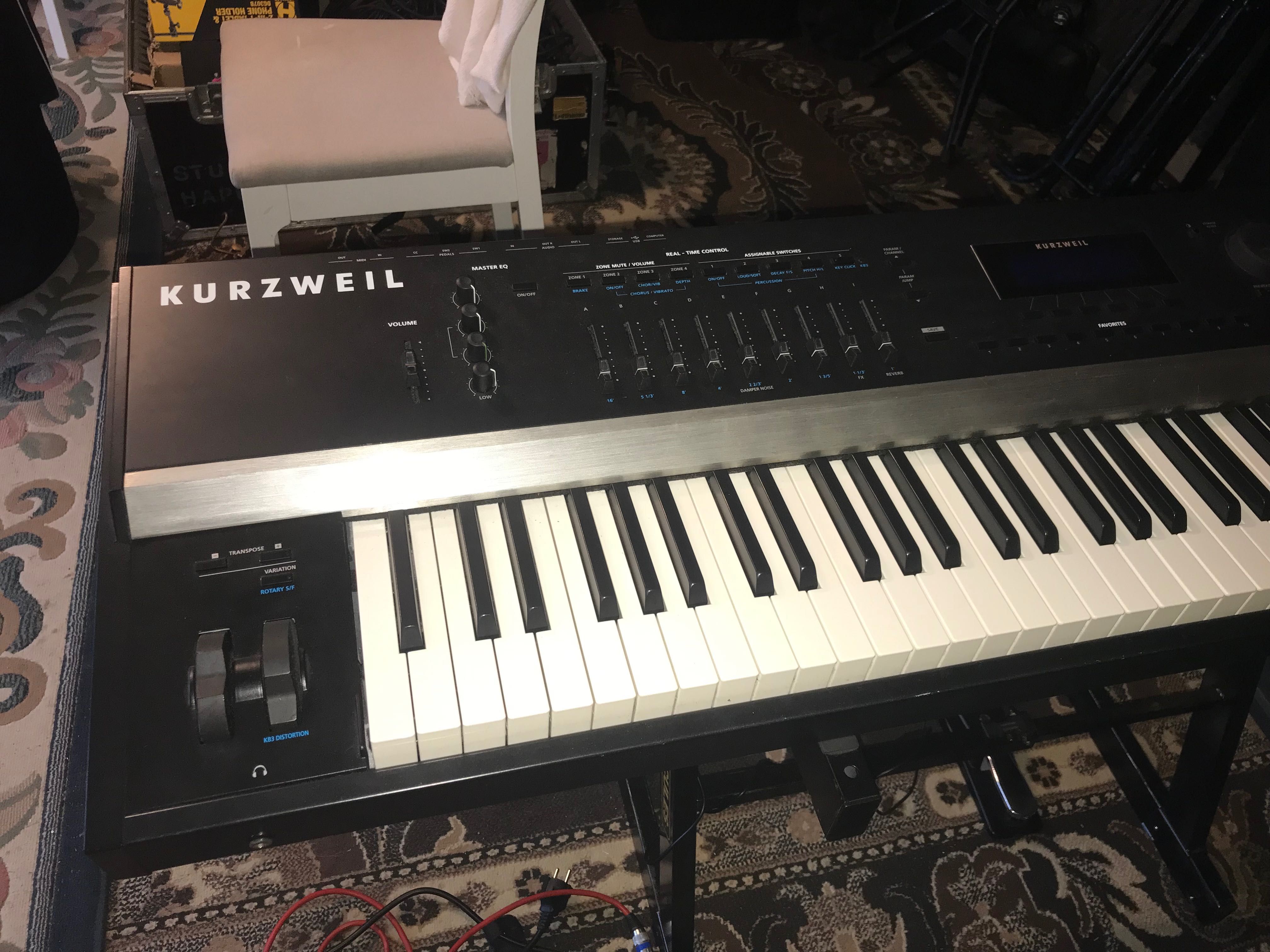 Kurzweil Artis + case, stage piano