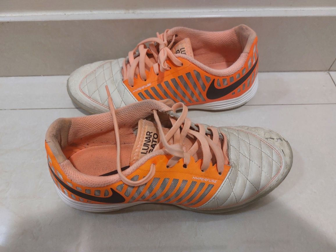 Ténis Futsal Nike Lunar Gato 38,5 laranja