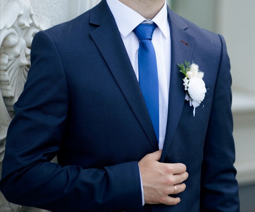 Продам чоловічий класичний костюм