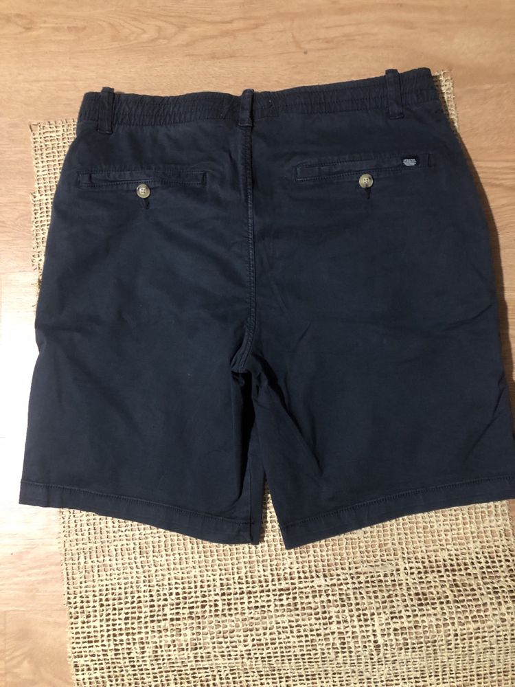 Calções com bolsos laterais e atras,, elastico na cintura