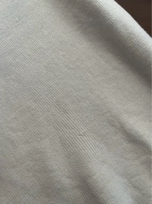 жіноча кофтина з пишним рукавом