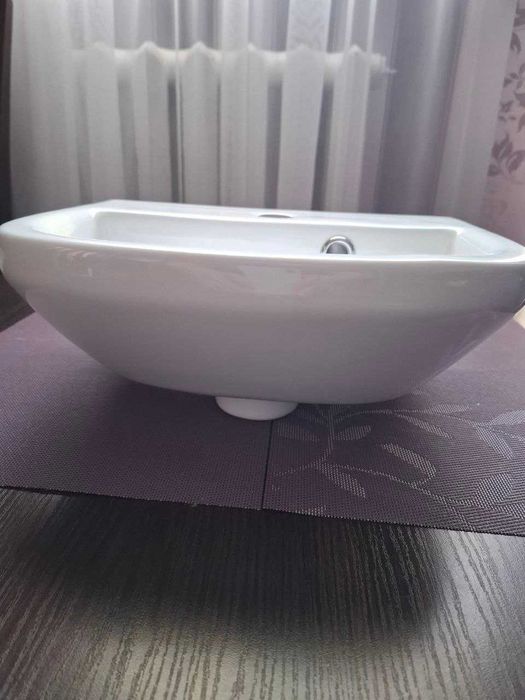 Умивальник Devit  Італія