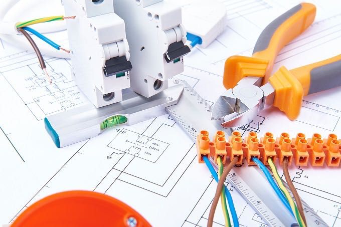 Elektryk/Elektronik-instalacje elektryczne, monitoring,naprawa,alarmy.