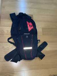 Mochila da Dainese para BTT Enduro com proteção lombar