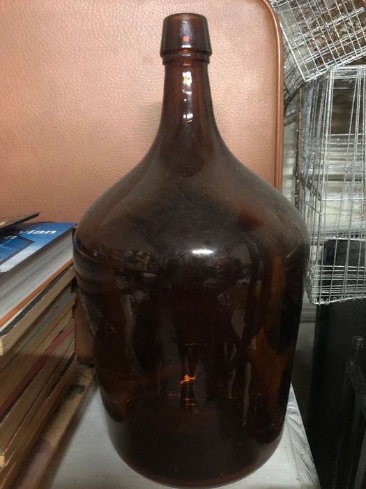 Garrafão vintage em vidro castanho