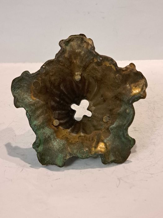 Розетка бронзовая, деталь от светильника - латунь.