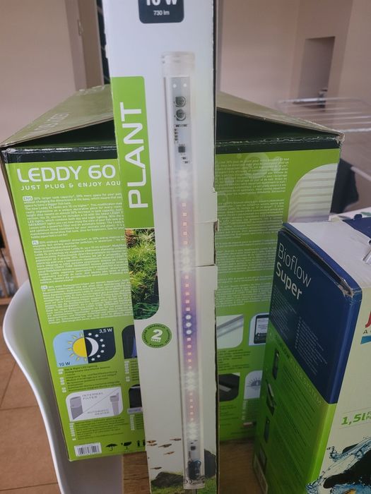 Akwarium Aquael czarne z wyposażeniem