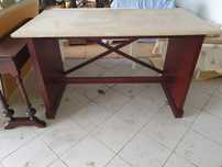 Mesa de madeira com pedra mármore e espelho
