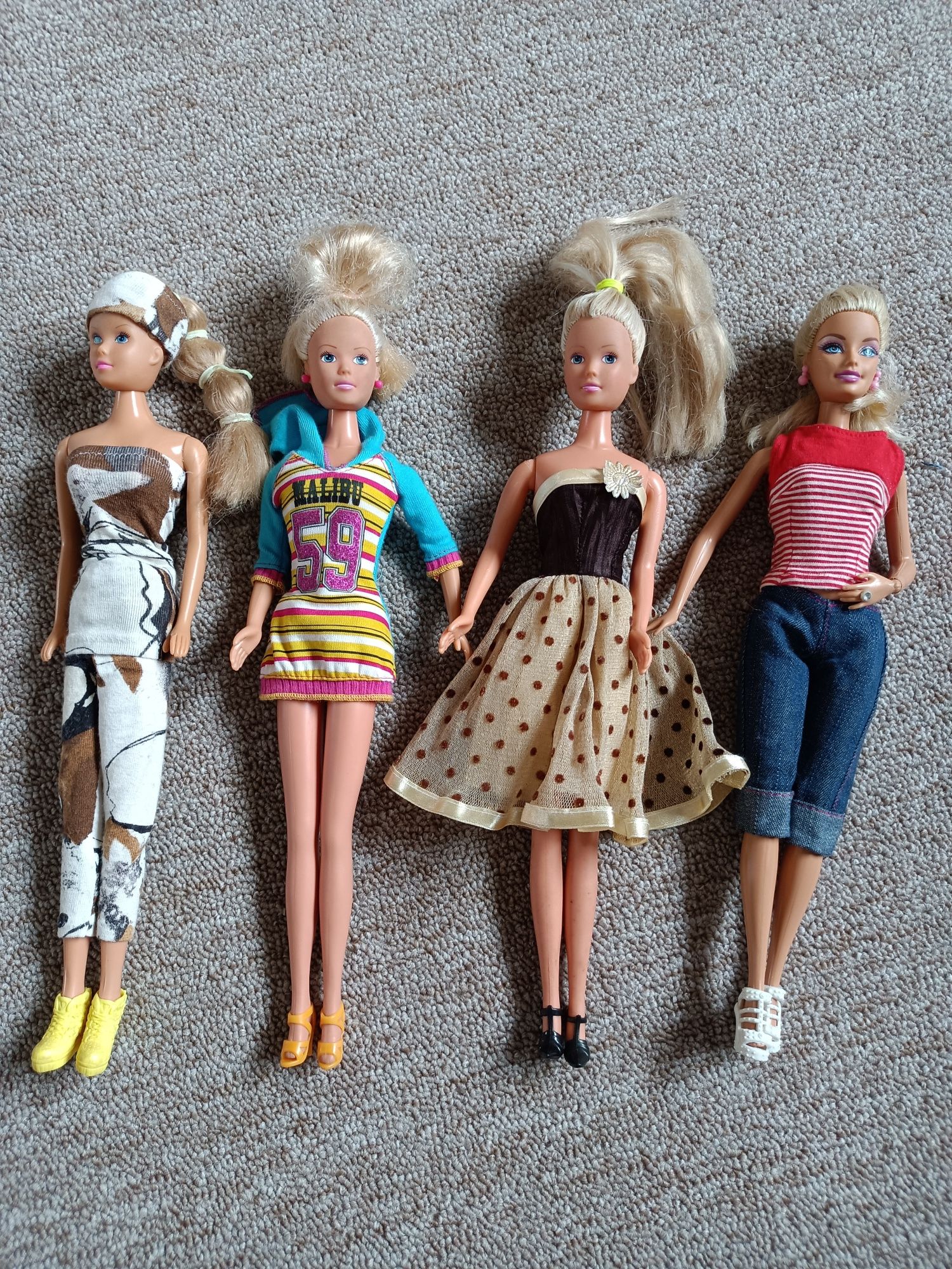 Lalka Barbie z ubrankami cena za szt.