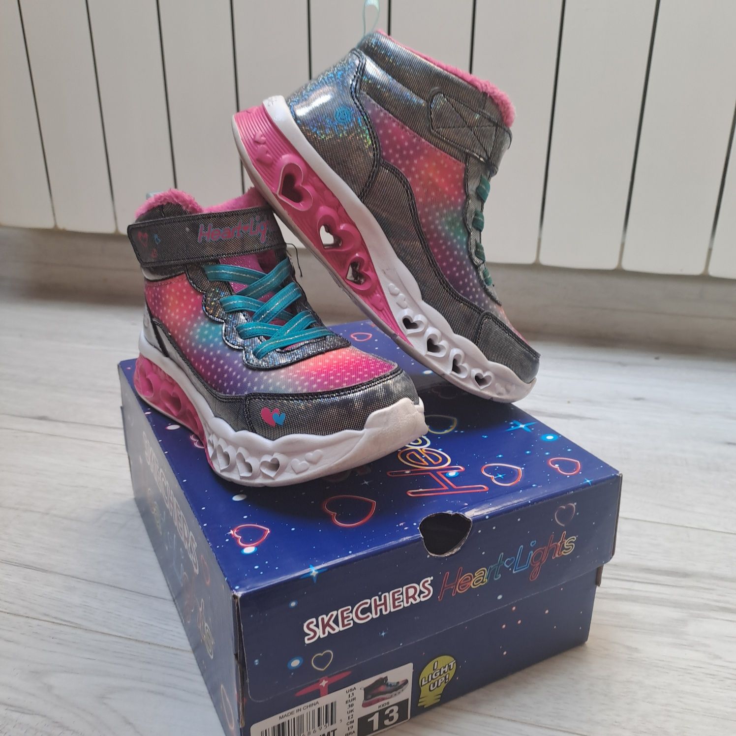 Buty zimowe Skechers Flutter Heart Lights roz 30