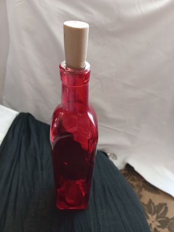 Butelka szklana kwadratowa czerwone szkło