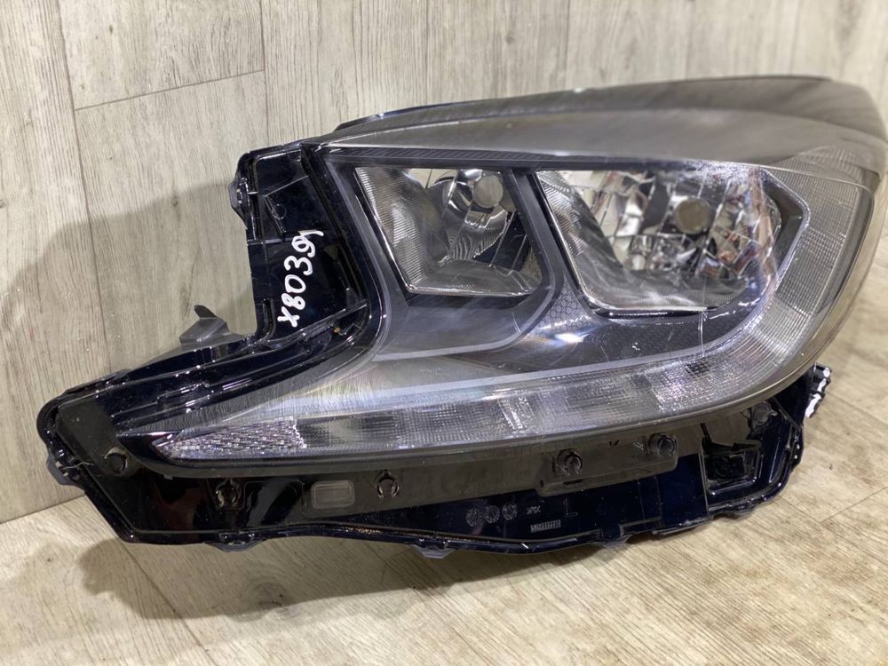 Фара передняя левая Toyota Aygo X ( 2022 2023 2024 г.)