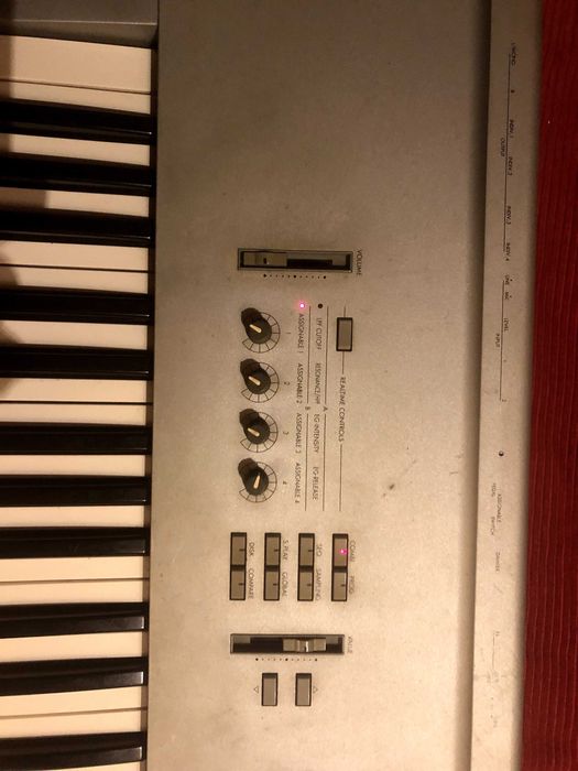 Sintetizador KORG TRITON PRO 76 teclas