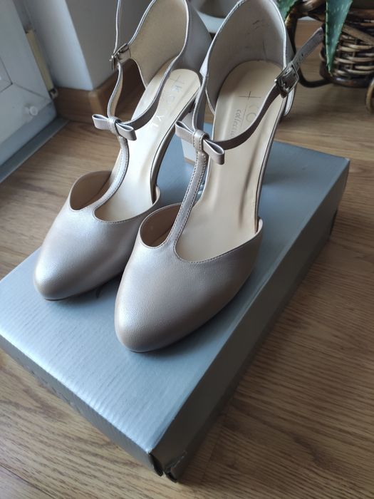 Nowe buty ślubne taneczne pantofle czółenka z kokardkami Kotyl 37 perł
