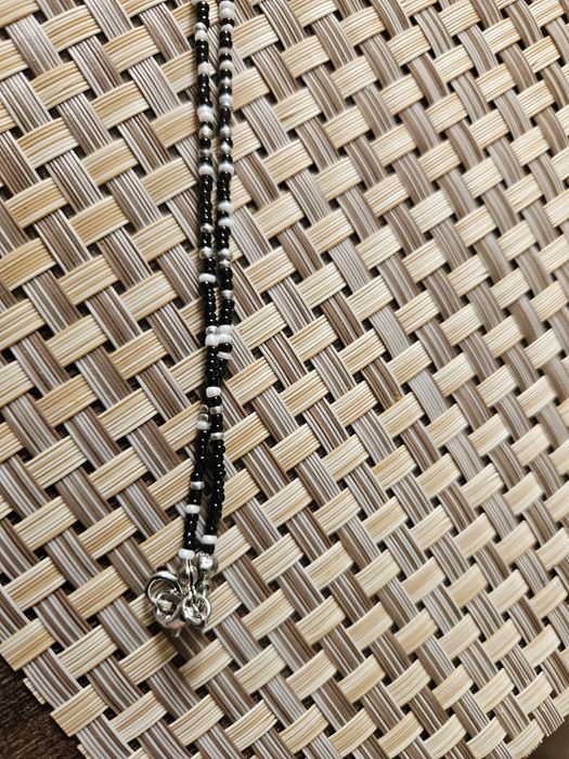 Błyszczący naszyjnik czarno-szaro-biały