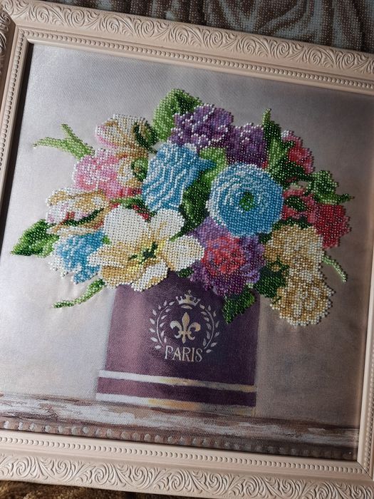 Букет вышит чешским бисером