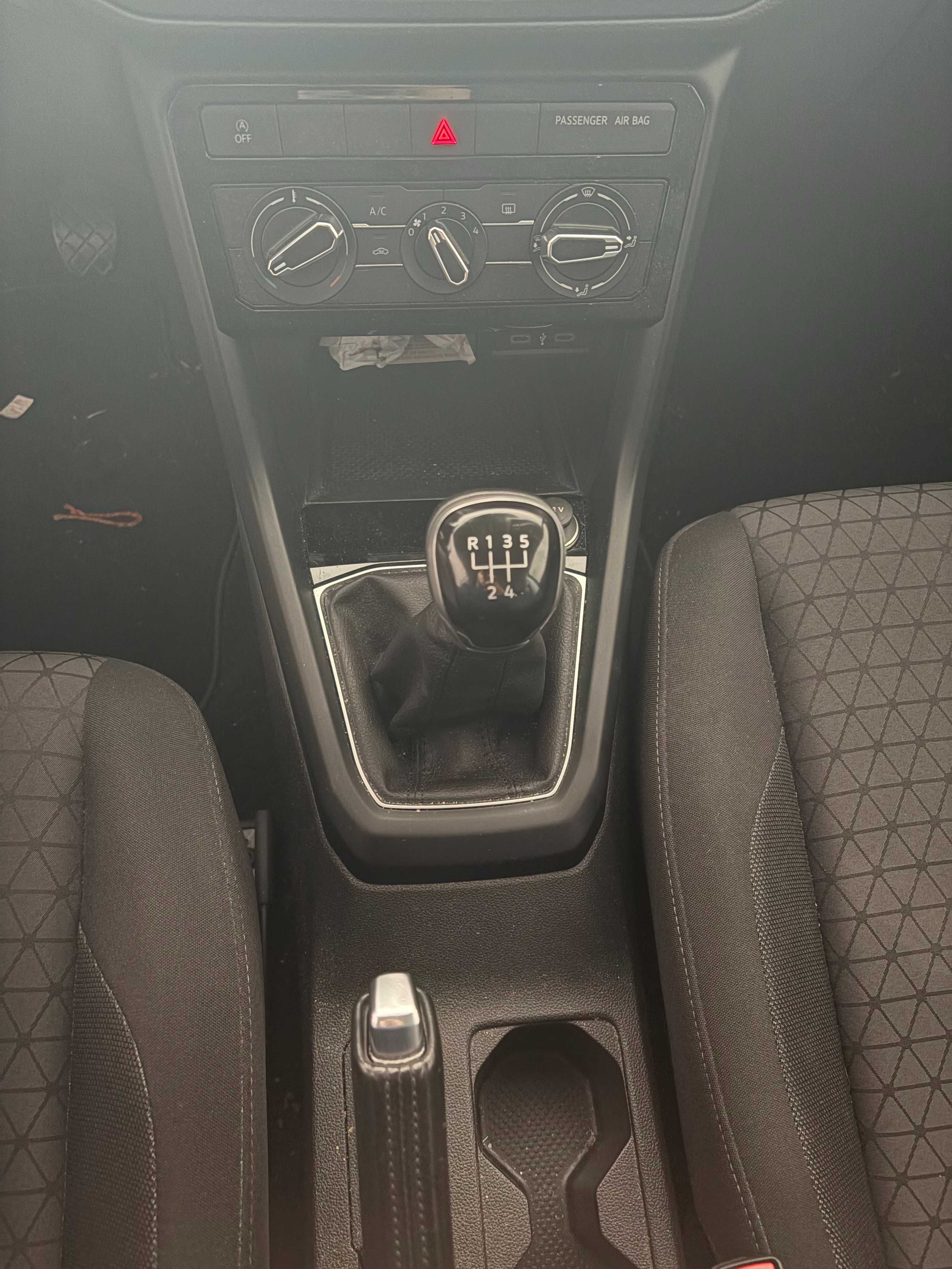 Vendo T-Croos com garantia!