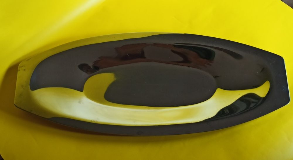 Patera ze stali nierdzewnej.