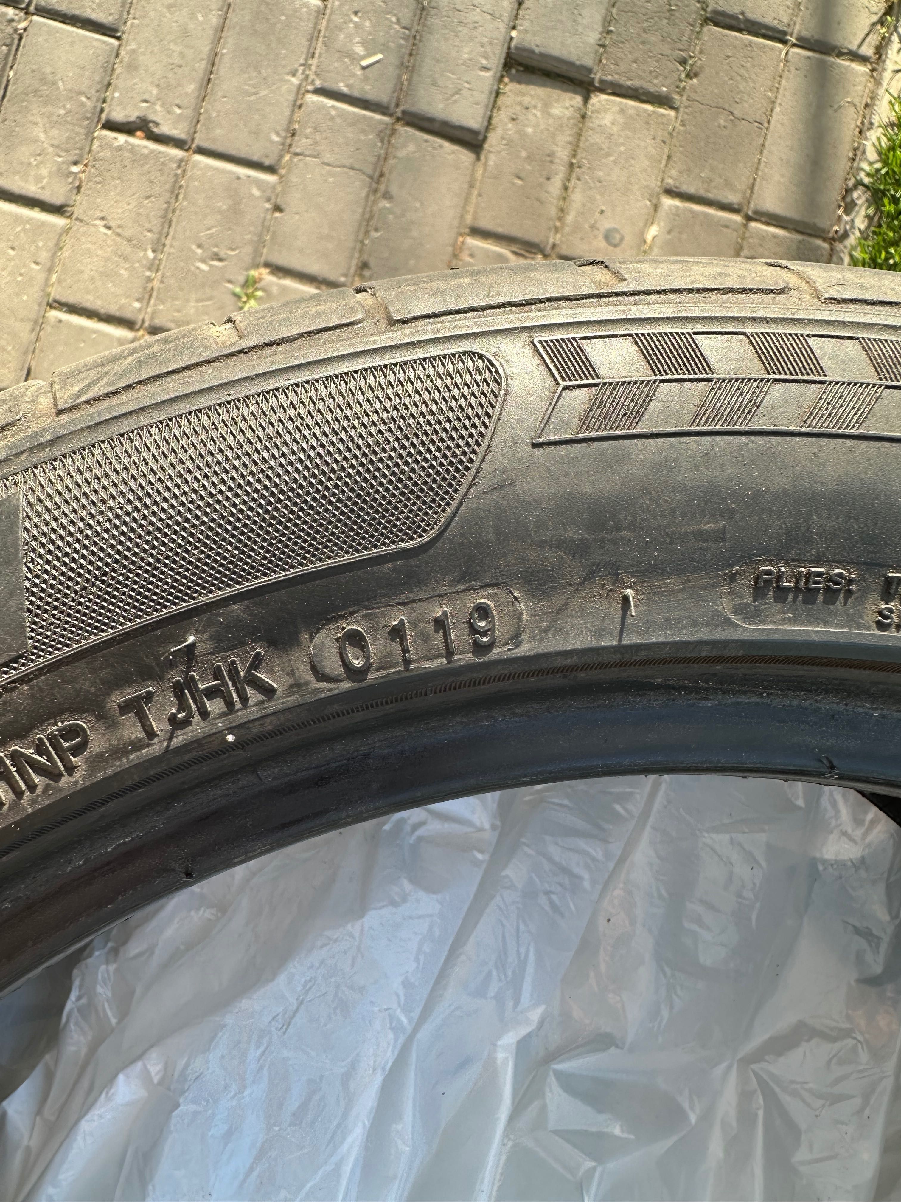 Шини літні 215/50R17