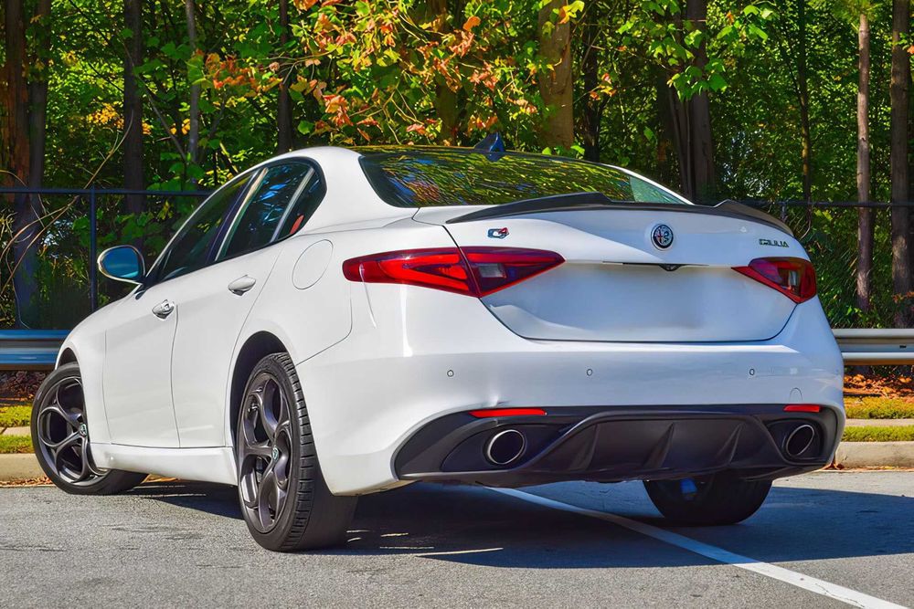 Alfa Romeo Giulia      2017