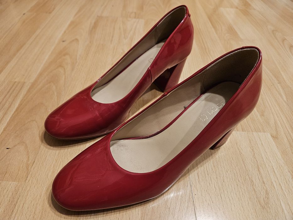 Eleganckie buty lakierki Lasocki