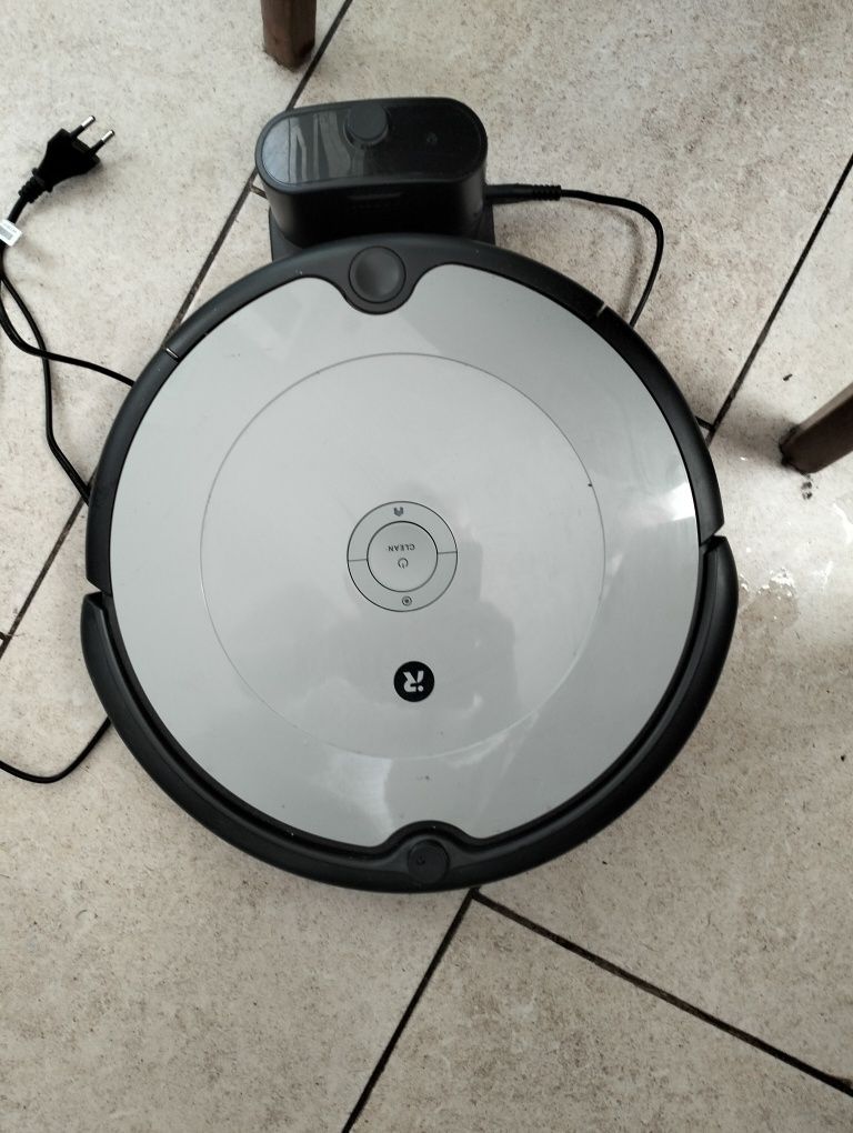NOWY Robot Roomba 698
