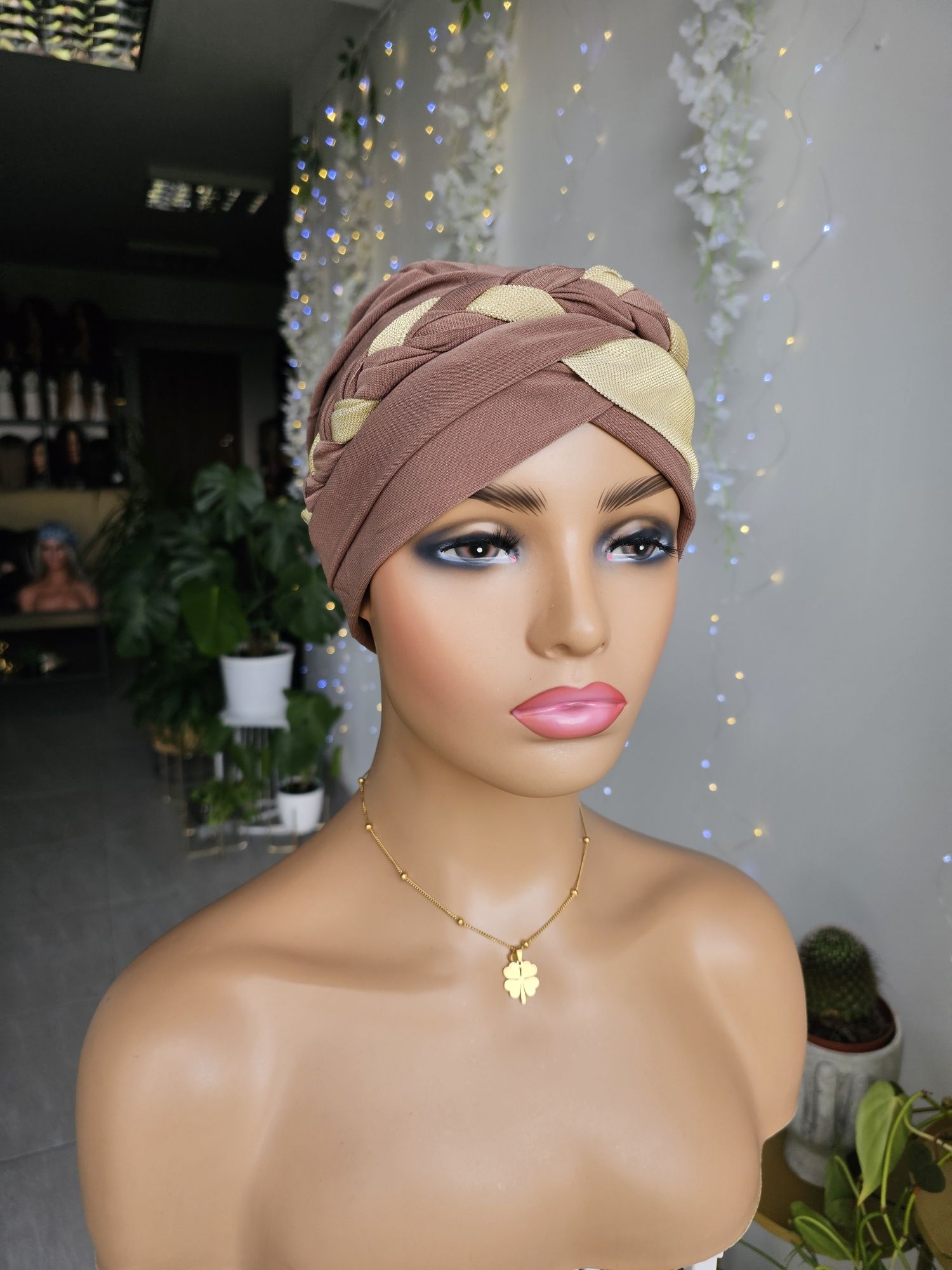 Ozdobny turban czapka chustka na głowę kawa że złotem Gabi