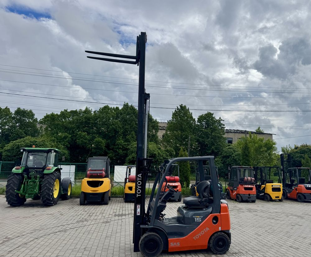 Навантажувач Toyota 8FGF15 погрузчик