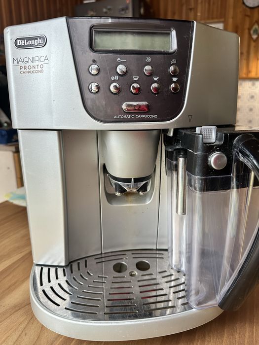 Ekspres do kawy DeLonghi MAGNIFICA pronto cappuccino