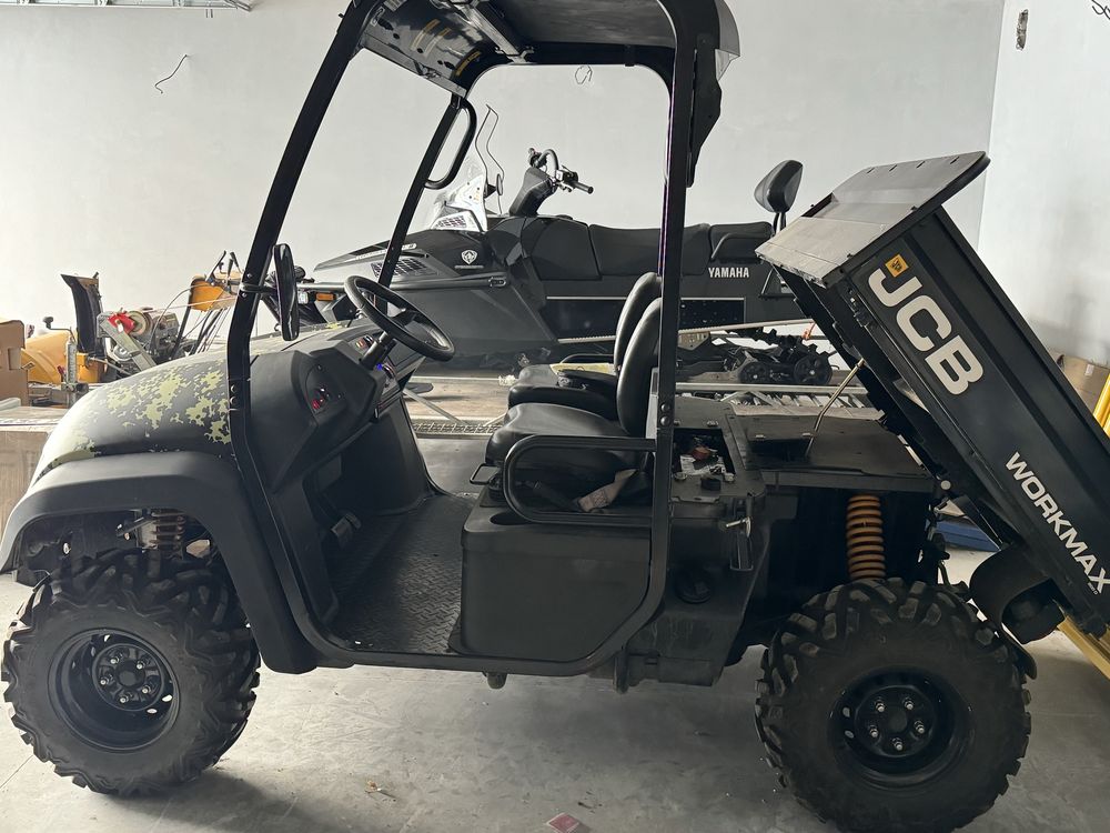 Позашляховий автомобіль JCB Workmax 800 D