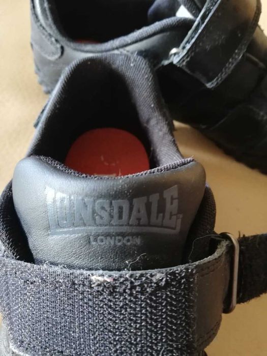 sapatilha preta em pela Lonsdale nº41